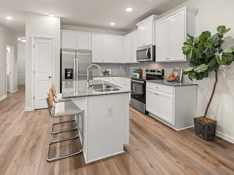 4270 Notting Hill Dr SW — Photo 12