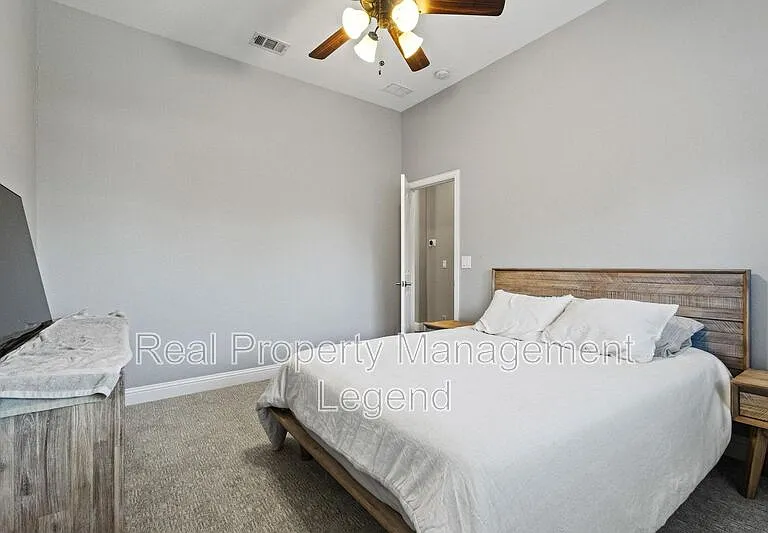 1451 Cedar Hollow Dr — Photo 24