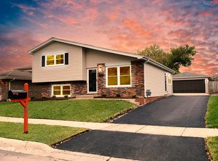 981 Palomino St, Carol Stream, IL 60188