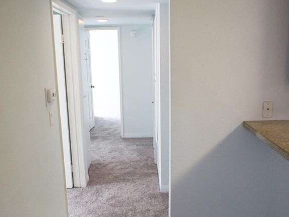 3rd image of 5500 Owensmouth Ave APT 227