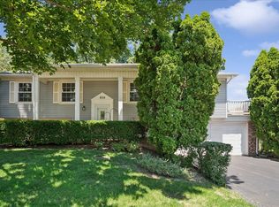830 Woodhollow Ln, Buffalo Grove, IL 60089