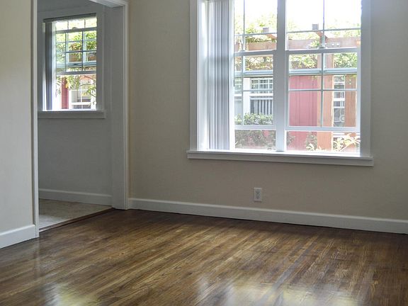 3rd image of 4354 Overland Ave