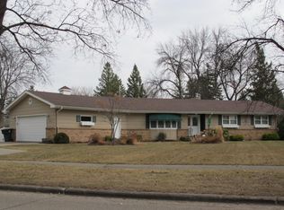 2711 Belmont Rd, Grand Forks, ND 58201