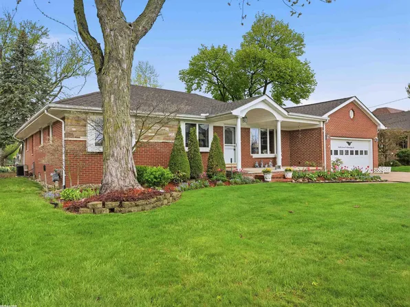 41589 Windmill St, Harrison Township, MI 48045