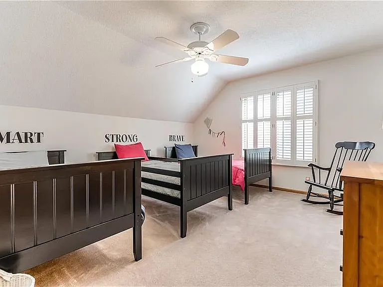 Bedroom upstairs #2
