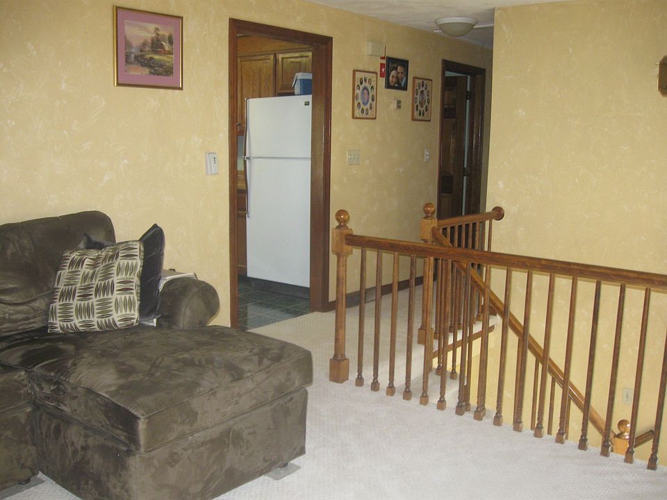 2nd image of 21 Nassau Ave