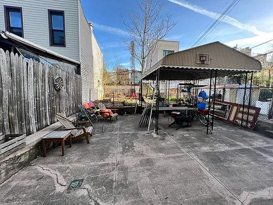 Rented by Francis Castoria LREB | media 9