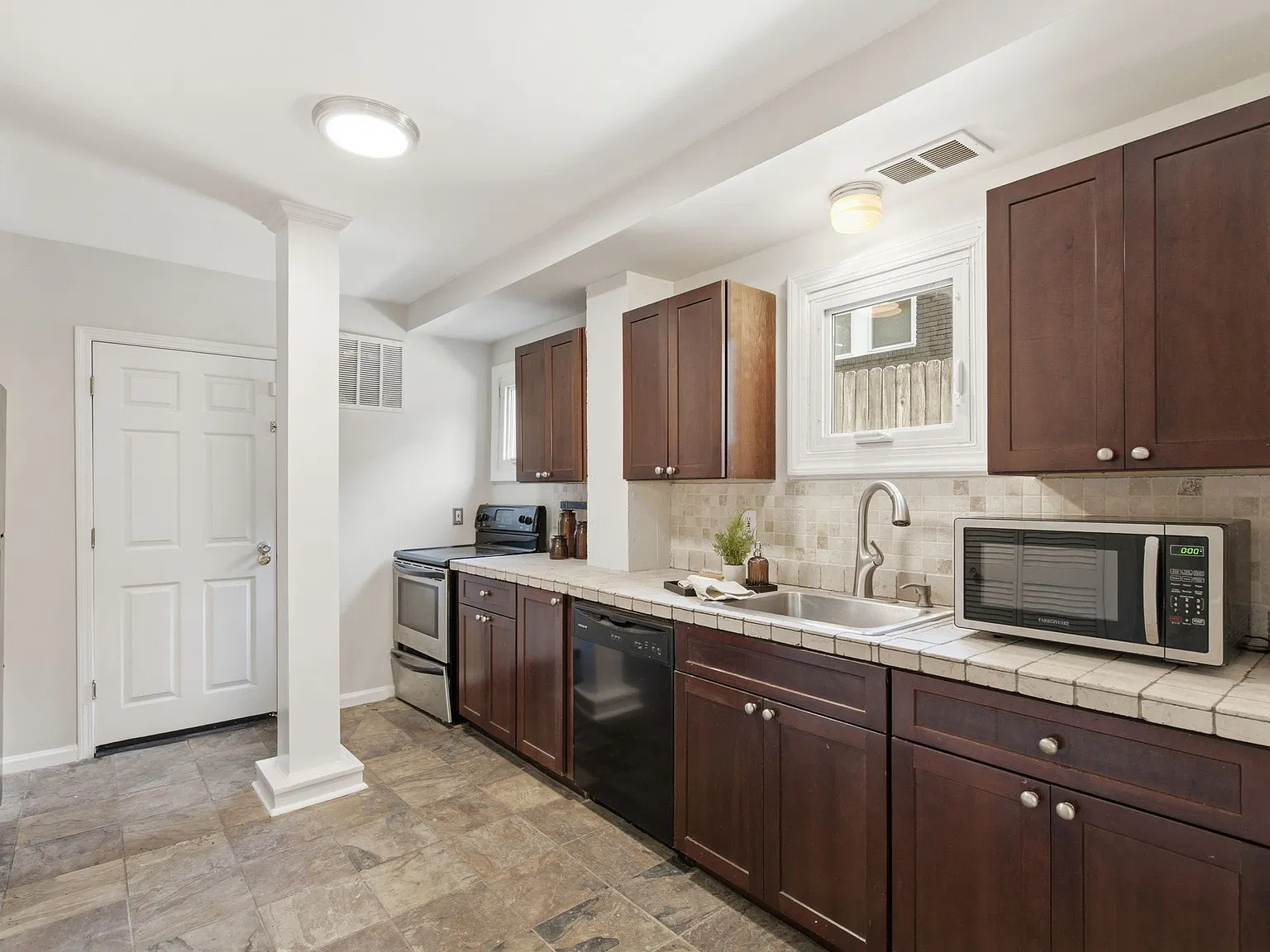 866 Moreland Ave SE — Photo 4