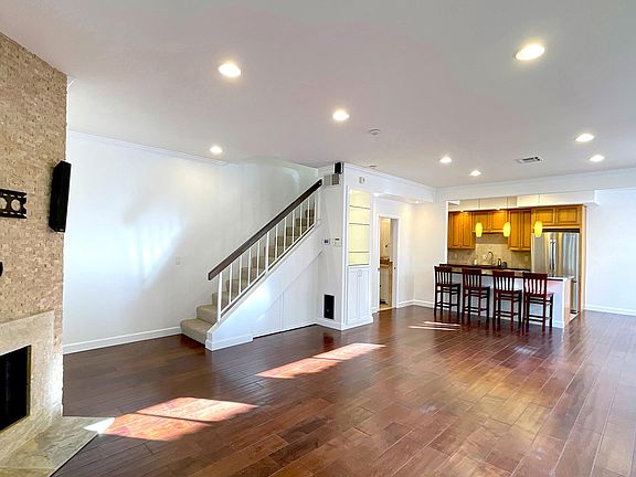 2nd image of 2405 34th St Unit 6