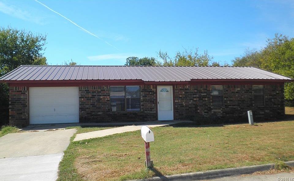 1st image of 1006 E Jefferson Dr
