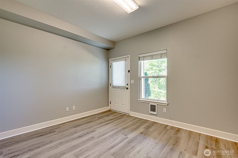 5th image of 8722 NE 17th Street