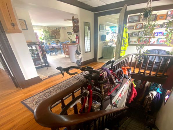 210 W State St APT 3