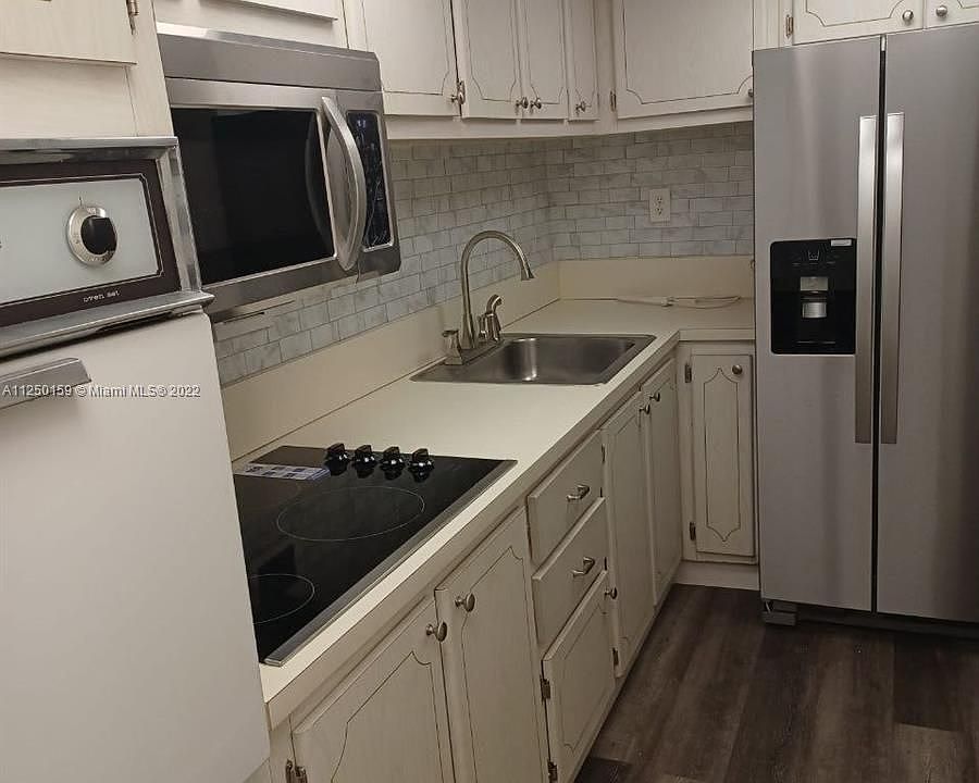 1st image of 1000 West Ave APT 203