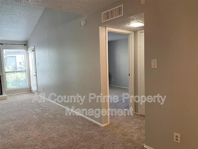 1 bed, 1.0 bath, 784 sqft, $950 — Photo 4