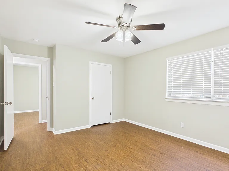Oxford Pointe Apartments — Photo 13