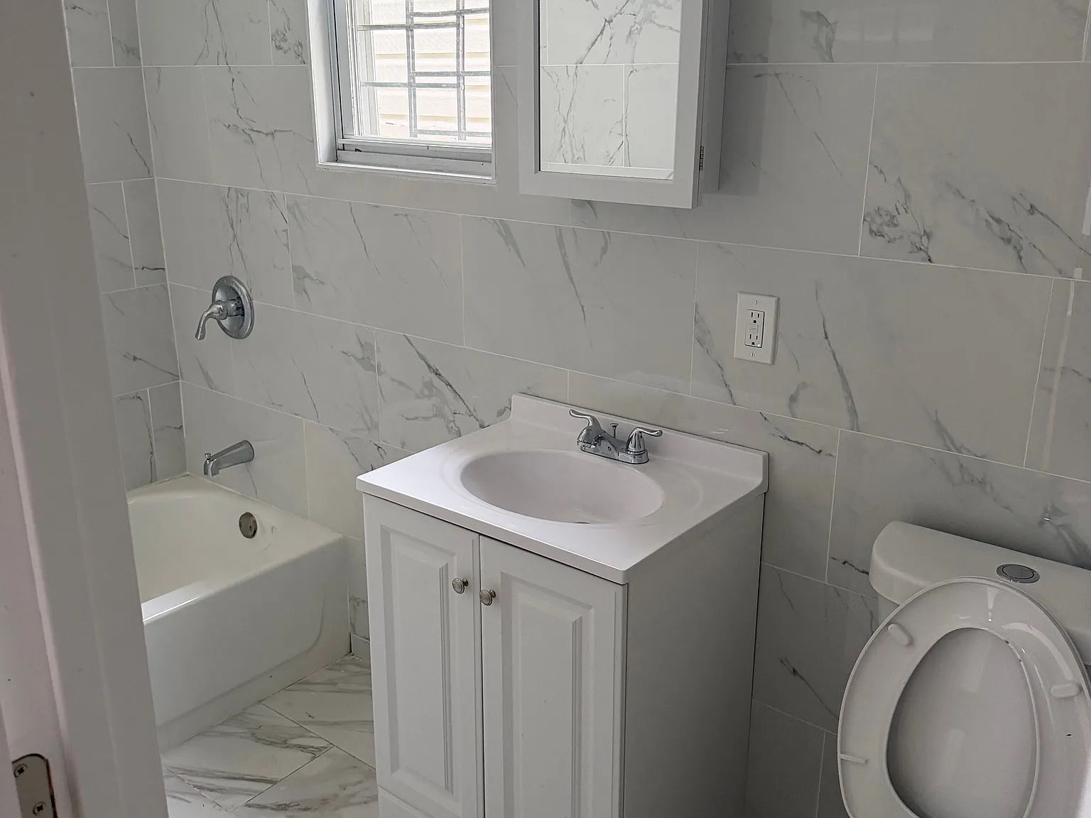 5 bed, 1400 sqft, $4,600 — Photo 4