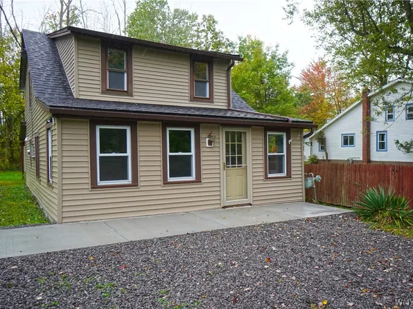 1447 Edgewood Dr, Derby, NY 14047