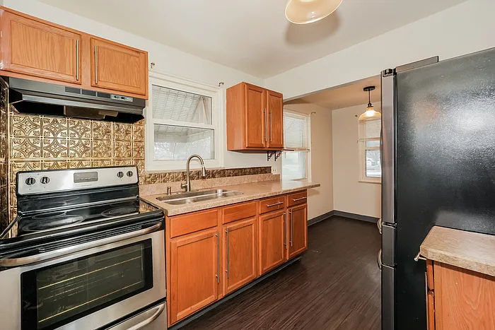 3 bed, 3.5 bath, 1318 sqft, $1,600 — Photo 3