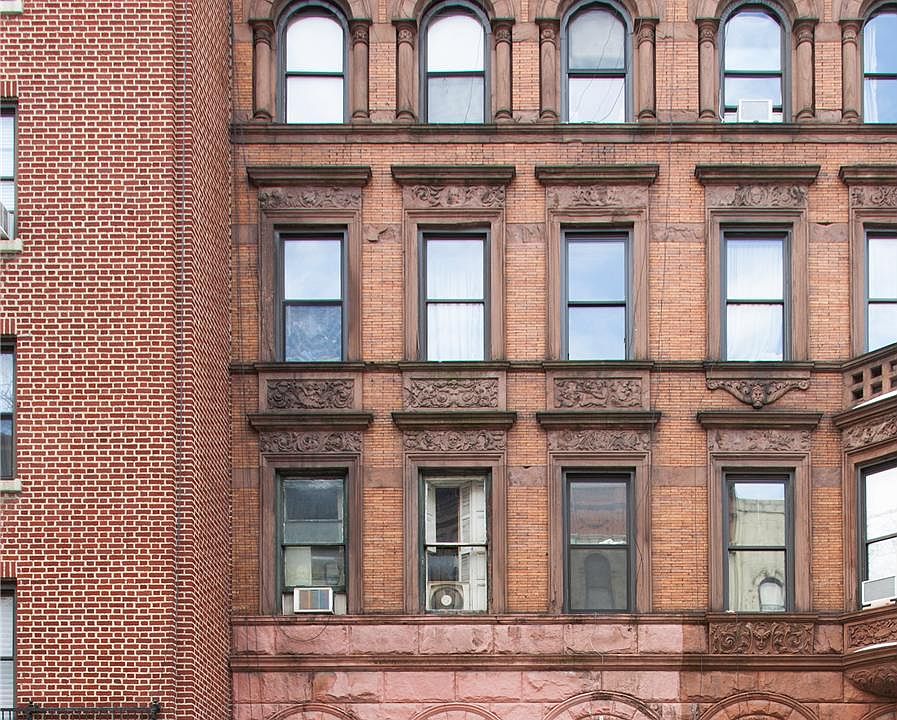 1st image of 140 W 75th St