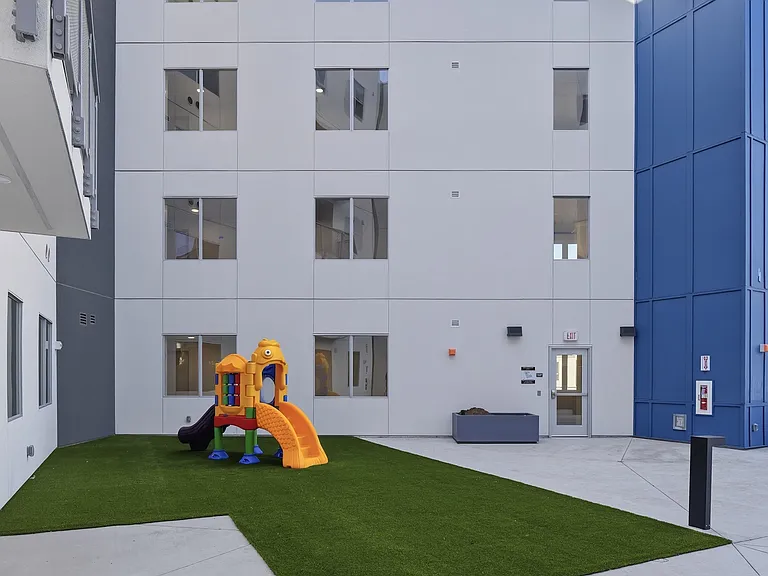Dry Creek Crossing Apartments — Photo 28