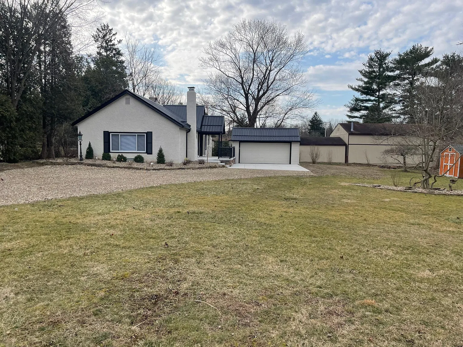 249 Maplecroft Rd photo 1