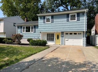28 Country Club Ln, Elizabeth, NJ 07208
