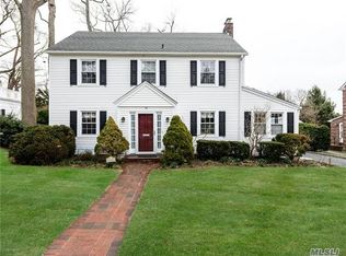 16 Stuart Pl, Manhasset, NY 11030