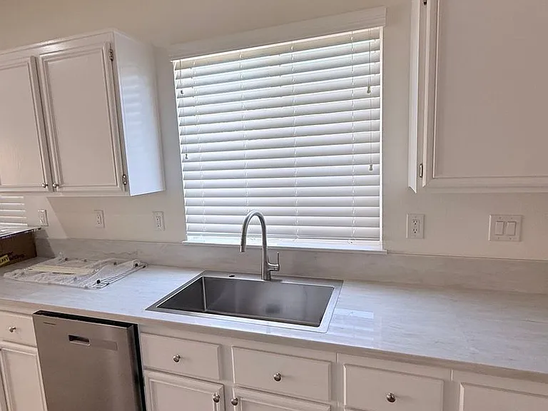 13403 Hawthorn Ave — Photo 12