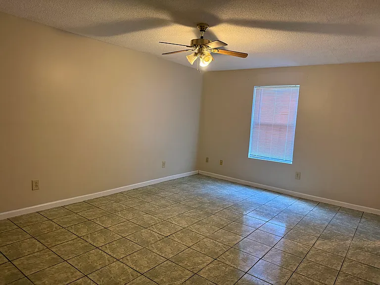 223 Georgia St — Photo 13