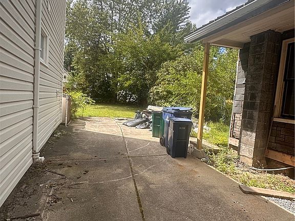 3rd image of 130 Benzinger St