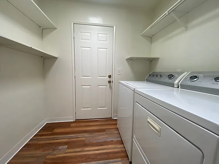 828 Avalon Ct — Photo 15
