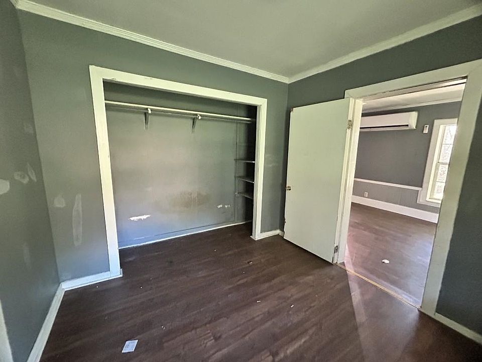 7th image of 207 Brewer Ave
