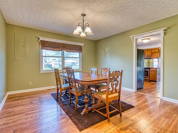 4th image of 133 Baker Dr