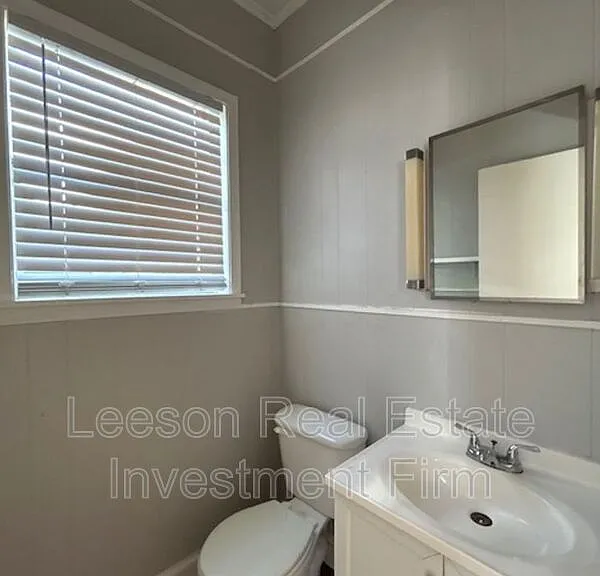 225 E Elmwood St — Photo 10