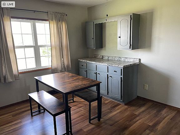Dining area in kitchen.