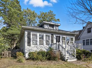 440 W Main St, Barrington, IL 60010