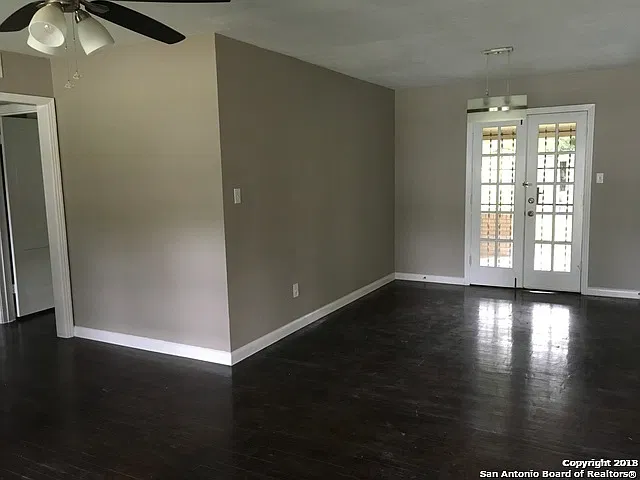 3 bed, 1.0 bath, 1077 sqft, $2,000 — Photo 3