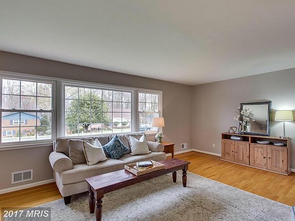 5th image of 8419 Porter Ln