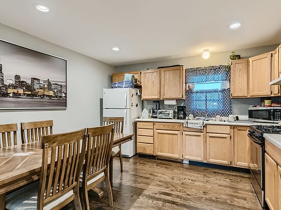 5th image of 3148 Charles St