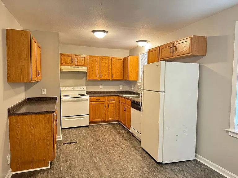 1558 Cherry Tree Dr — Photo 4