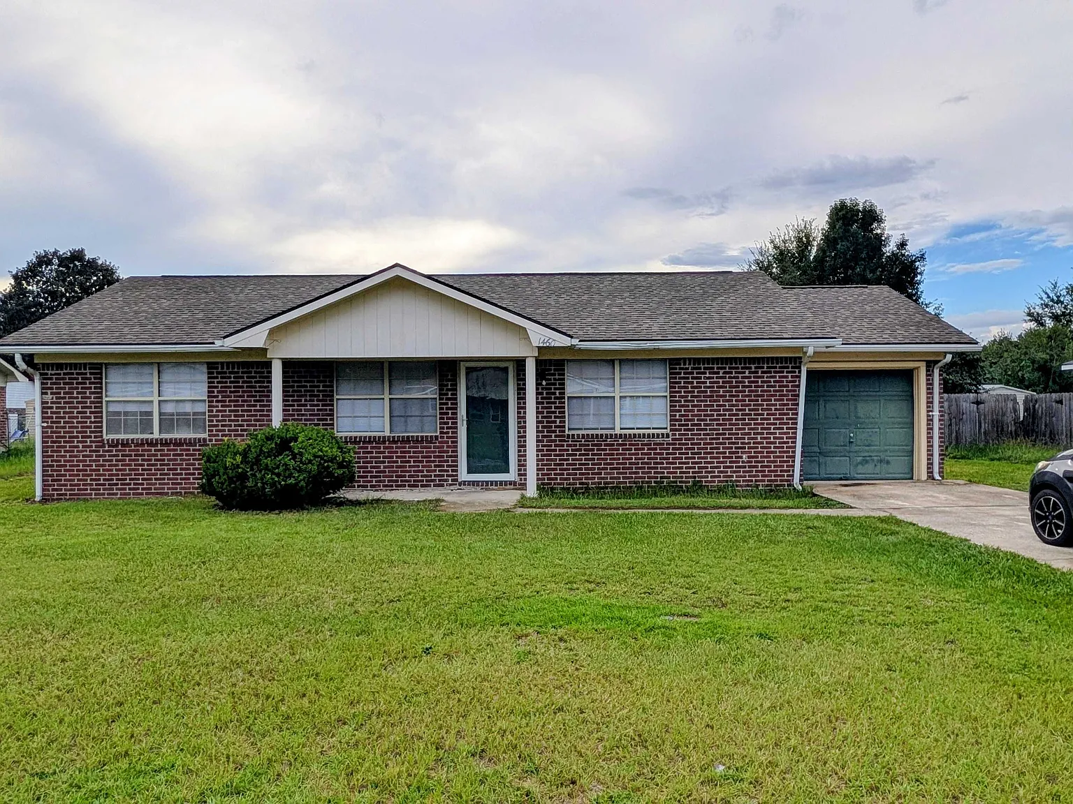 3 Bed, 2 ba, 1 car garage, Fence — Photo 1