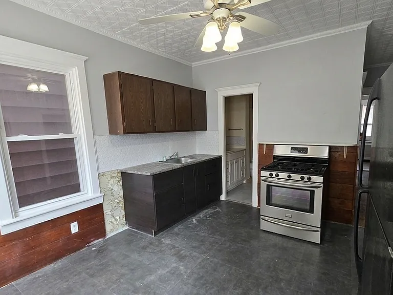 243 N 4th St #1 — Photo 7