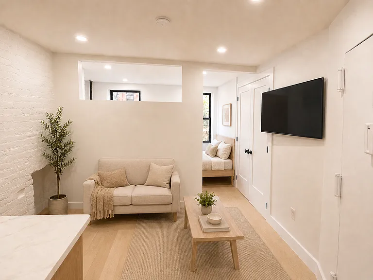 438 E 9th St #2 — Photo 5
