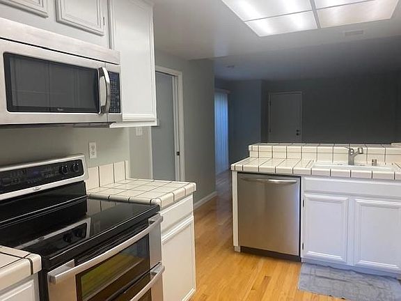 3rd image of 10 Crippleridge Ct