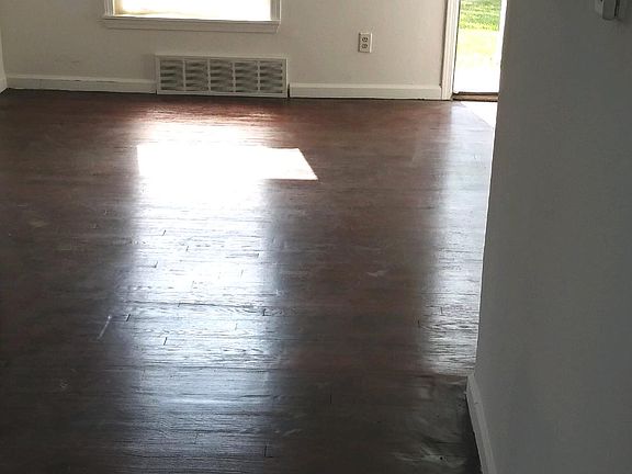 3rd image of 9136 Mettetal St