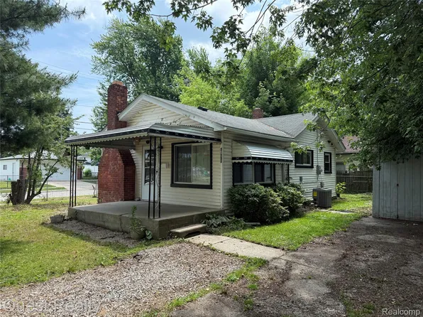 21738 Evergreen St, Saint Clair Shores, MI 48082