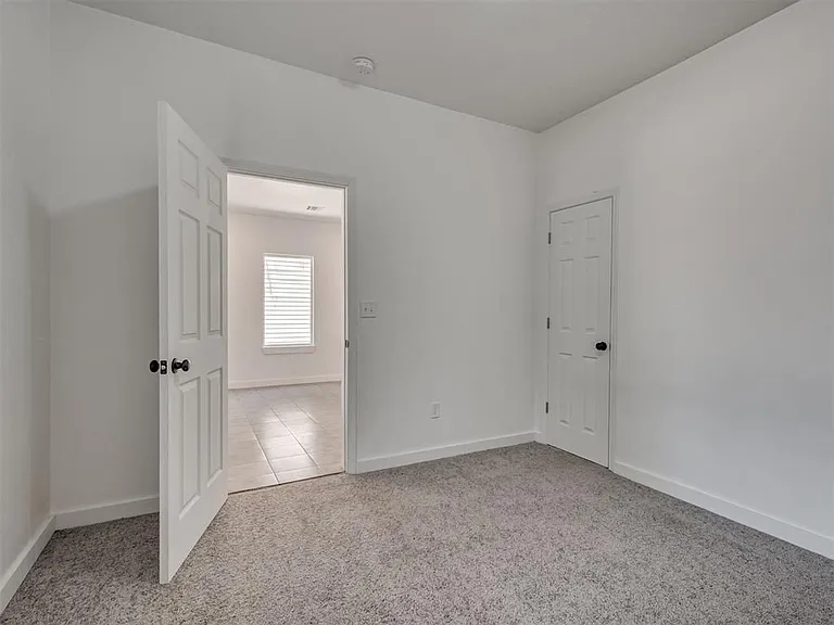 1814 N Jordan Ave — Photo 6