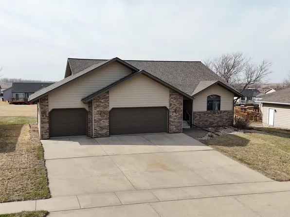 129 S Leslie Dr, Garretson, SD 57030