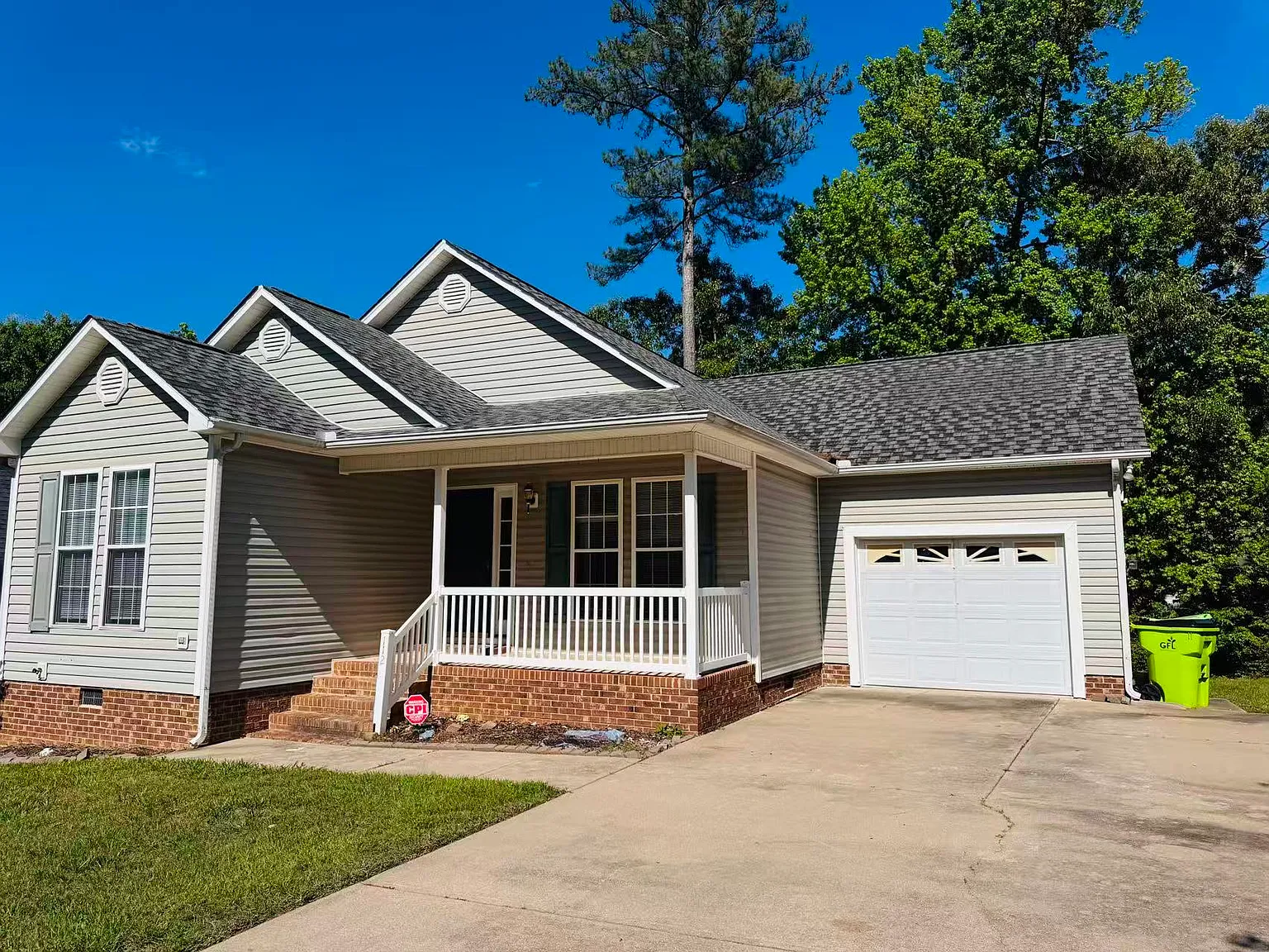 3 bed, 1282 sqft, $1,700 — Photo 2
