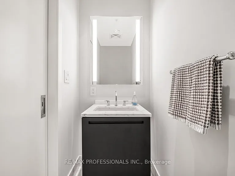 180 University Ave #2403 — Photo 5